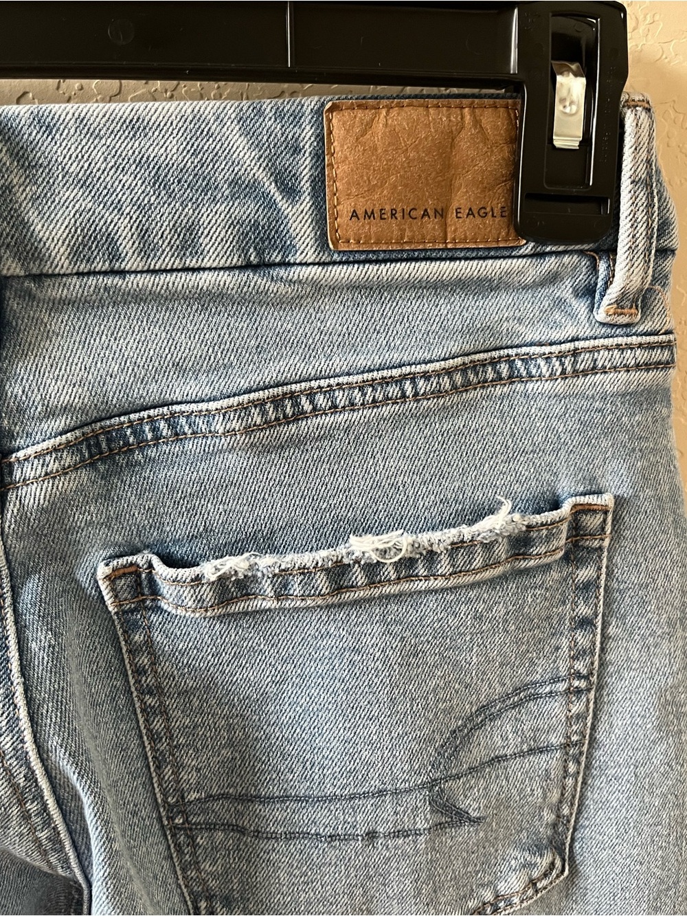 American Eagle Women’s Light Wash Strigid Jeans Size 0 Regular - Picture 6 of 9